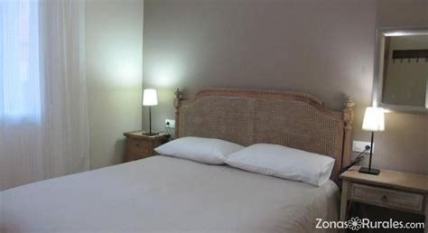 Cuenta con aparcamiento privado y las habitaciones son suficientemente amplias y limpias. Apartamentos Turísticos Alcázar de Baeza | Apartamentos Rurales en Baeza (Jaén)