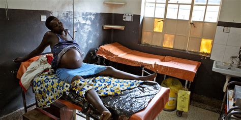 Striking Photographs Chronicle The Tumultuous Miracle Of Childbirth In Sub-Saharan Africa | HuffPost