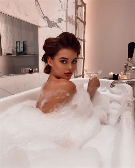 One And Only Beauty In 2020 Boudoir Photoshoot Bathtub Photography