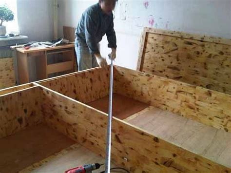 It also includes instructions with all the cutting dimensions for your size bed. DIY Lift Top Storage Bed