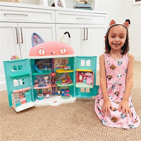 Gabbys Dollhouse Purrfect Dollhouse With 15 Pieces Including Toy