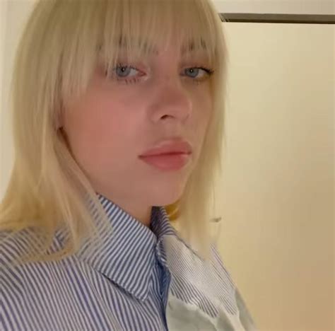 Make My Virgin Cock Cum For Billie Eilish Scrolller