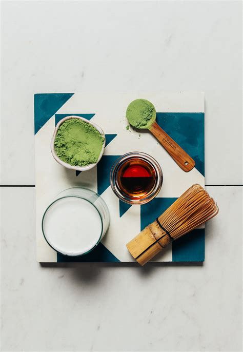 Caffeine-Free Moringa Latte (Matcha Dupe!) - Minimalist Baker Recipes