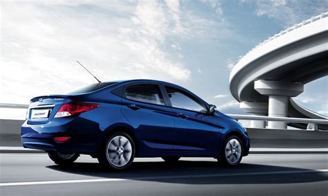 New Hyundai Accent L Gl Hatch Photos Prices And Specs In Uae