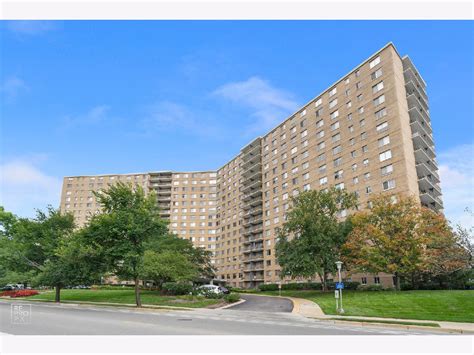 Winston Towers Chicago Il Condominiums For Sale And For Rent Sadie