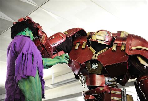 This 9ft Hulkbuster Iron Man Costume Seen At New York Comic Con Will