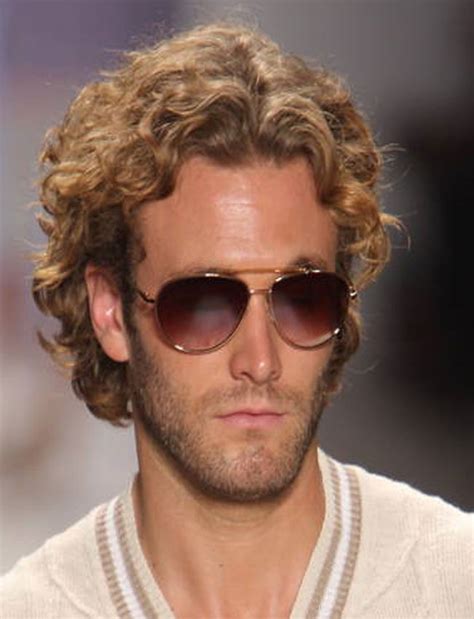 Nicely trimmed sides that smoothly blend with those funky. Curly Hairstyles For Men 2016 - Mens Craze