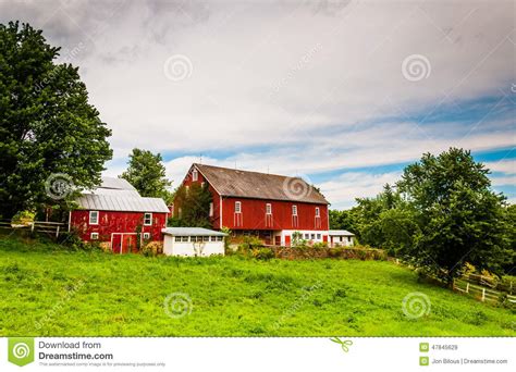 Granero Rojo Viejo En Una Granja En El Condado De York Rural