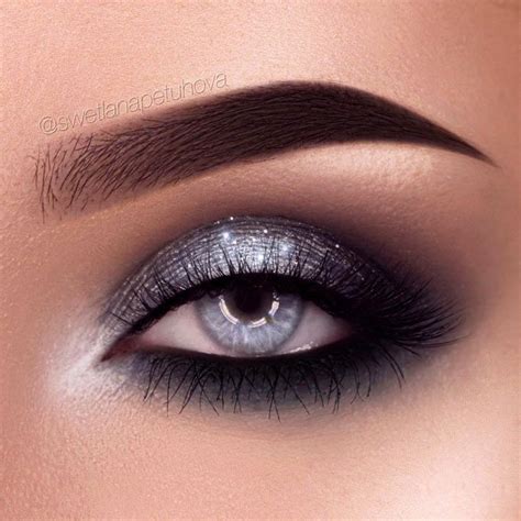 50 Stunning Eye Shadow Looks For Gorgeous Grey Eyes Glittery Smokey