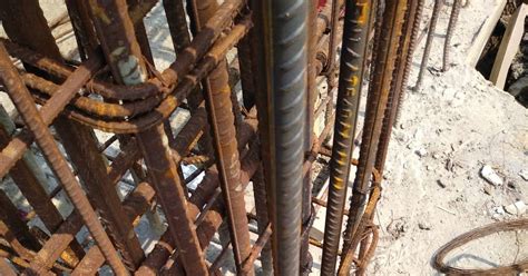 Rangkaian besi kolom praktis yang akan dilapisi dengan beton cor pada bagian semua sisinya setebal 2 cm. Aplikator Chemical Anchor / Angkur: Harga Jasa Pekerjaan ...