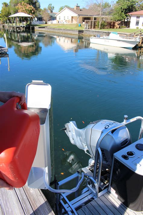 The Easy Way To Fuel Your Boat With A 5 Gallon Gas Can Boat Boat