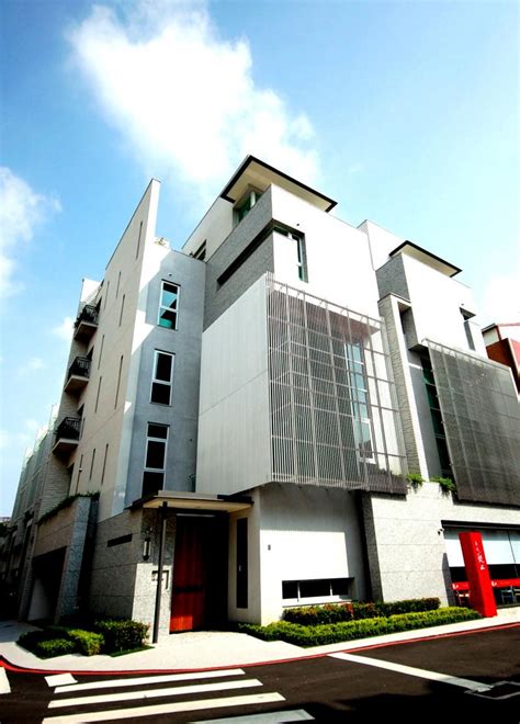 聖公會李福慶中學：資助、男女校、基督教；位於東區，學校以中文為主要教學語言，校長是：吳幼美女士 (ssp, band, lfh banding, 派位, band 幾, 校網, 校風, 好唔好, 排名, 學校水平, 入大學, 老師, 校服, 校歌, 交通, 學費, 入學申請, 面試, skh li fook hing secondary school). 府城觀止 長榮中學旁透天 建材等級高 - 地產天下 - 自由電子報