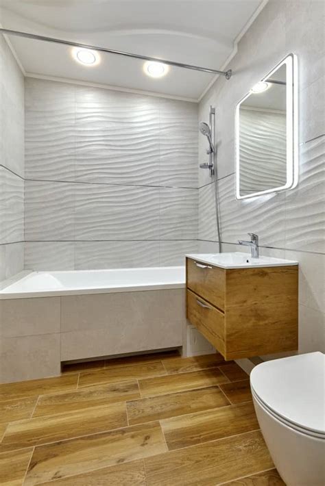 Find ideas for bathroom vanities with double the space, double the storage, and double the style. 90 Master Bathrooms with Hardwood Flooring (Photos)
