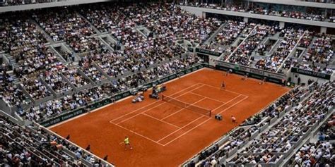 À Roland Garros La Terre Battue Recouverte De Sable Pour Accueillir