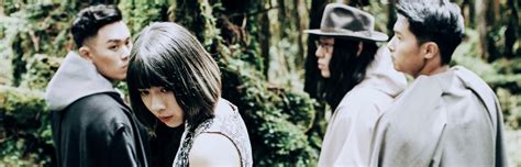 告五人（英語： accusefive），台灣樂團，目前團員為男主唱兼木吉他手潘雲安、女主唱犬青及鼓手哲謙。不設限曲風的音樂風格，展現告五人多元的音樂面向，作品類型涵蓋folk rock、pop rock、synth pop、dance pop. 告五人：把歌带去海下听，才是正确打开方式 | 大事 - 街声 - StreetVoice | 原创音乐资讯平台