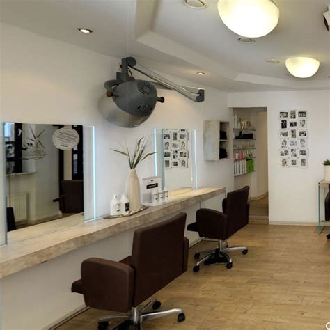 Der historische friseursalon im thüringischen altenburg in der pauritzer straße 2 ist ein im zustand der 1920er jahre erhaltenes friseurgeschäft. friseursalon-rundgang - Citysalon Friseur Petry