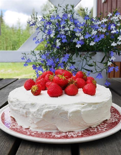 Maybe you would like to learn more about one of these? Schwedisches Rezept: Mittsommer-Erdbeertorte ...