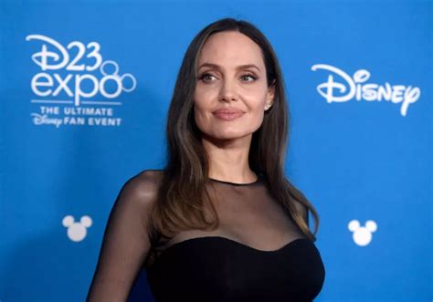 Angelina Jolie Showed Off Her Wasp Waist And Steep Hips Zamona