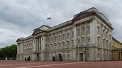 File:Buckingham Palace - May 2006.jpg - Wikimedia Commons