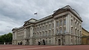 File:Buckingham Palace - May 2006.jpg - Wikimedia Commons