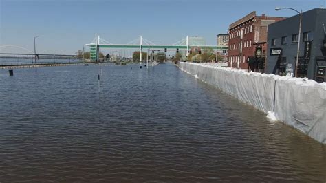 DRONE: Aerial views of the Mississippi River floodwaters in Davenport