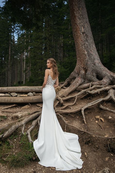 Fairytale 2023 Wedding Dress 350 Willow