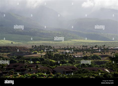 Maui Hawaii West Maui Mountains In A Cloudy Haze Stock Photo Alamy