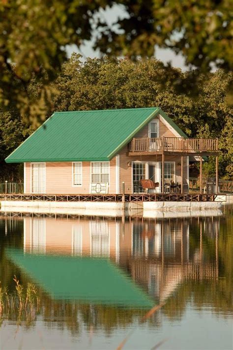 Cabernet in the woods is a remarkably spacious four bedroom, three and a half bathroom cabin located just minutes from broken bow lake. These Floating Cabins In Oklahoma Are The Ultimate Place ...