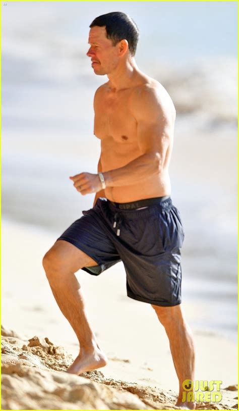 mark wahlberg shows off major abs during barbados beach vacation photo 4686351 mark wahlberg
