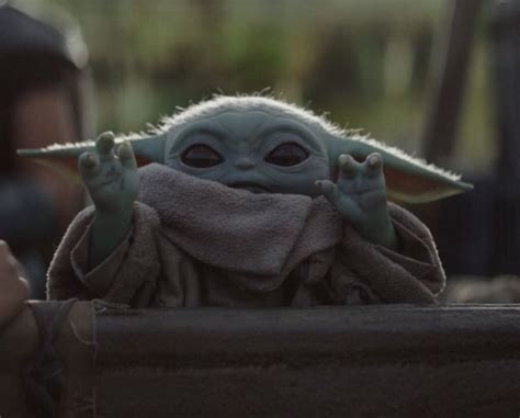 Did he see me yet? Baby Yoda on in 2020 (With images) | Yoda, Yoda images ...