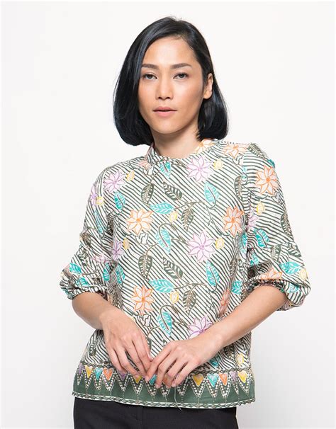 Model baju batik solo dari toko batik online terbaru sedia batik modern bahan kain. Connexion Blus Wanita Batik Chic - Hijau | Gaya wanita ...