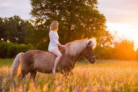 Women Outdoors Women Model Women With Horse Legs Blonde Sunlight