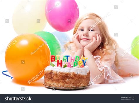 Little Girl With Birthday Cake Imagen De Archivo Stock 63452737