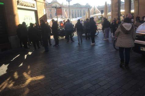 Toulouse Alerte au colis suspect la place du Capitole et le marché