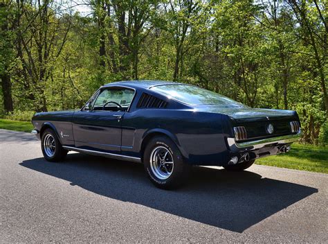 Indeed, ford had to convert some of its factories temporarily to cater for demand. 1966 Ford Mustang Fastback - Muscle Car