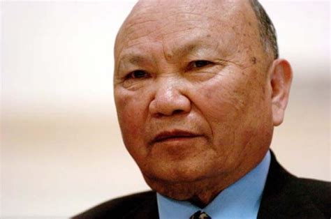 Hmong Leader Vang Pao Dies Twin Cities