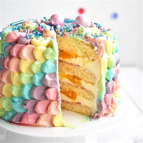 Wer einstöckige kuchen mit fondant meistert, kann sich im nächsten schritt an eine hochzeitstorte selber machen ohne fondant. Regenbogen Torte | Regenbogentorte, Kuchen ideen, Bunte torte