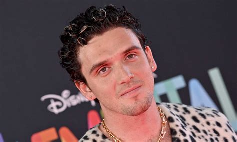 Lauv Opens Up About His Sexuality On Tiktok A Lil Bit Into Men