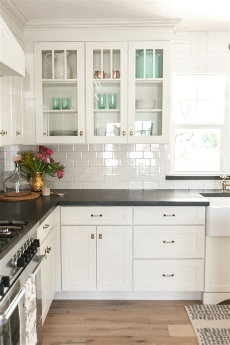 This granite kitchen countertops choice is a fantastic compliment for white cabinets and will give a focal point to an otherwise neutral color black cabinet handles and sink faucet can provide contrast against the white farm sink and cabinets. 9 Kitchen Backsplash Ideas White Cabinets Black ...