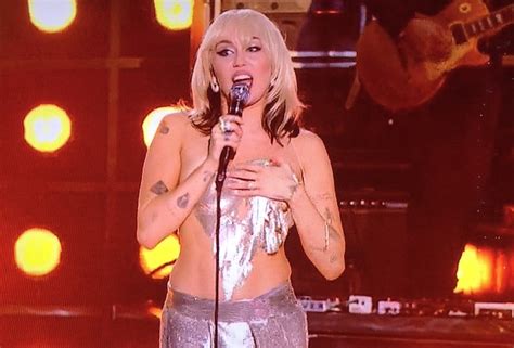 Miley Cyrus Has Accidental Nipple Slipping During NBC S New Year S Eve Special Jnews