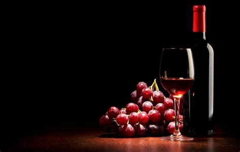 Red Wine In Glass Wallpaper