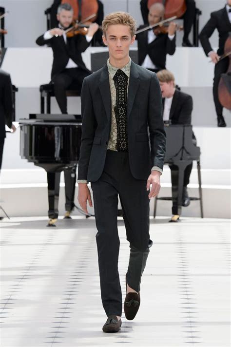 Burberry Prorsum Ss 2016 London Graveravens