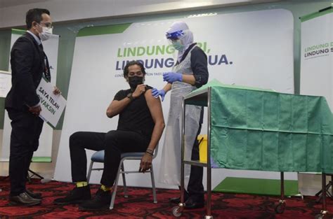 Here's what symptoms you should look out for after your coronavirus vaccine. Khairy Jamaluddin Jokes About Speaking Mandarin Fluently ...