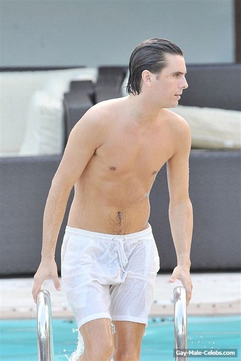 Scott Disick Flashing His Cock Through Wet Shorts Gay Male Celebs Com