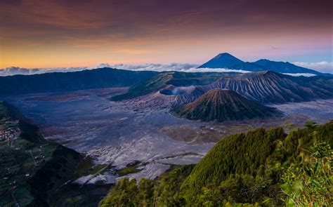Gunung semeru, juga disebut sebagai mahameru (= gunung agung), merupakan gunung tertinggi semeru adalah salah satu gunung berapi paling aktif di indonesia. Bromo Tengger Semeru National Park | The national park is ...