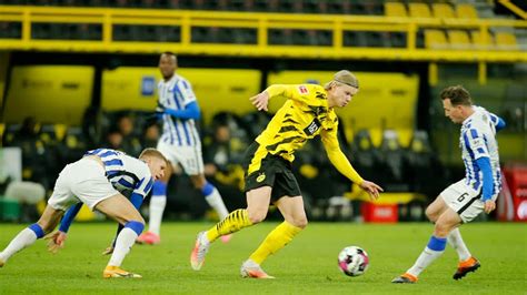 borussia dortmund kalahkan hertha berlin dua gol tanpa balas okezone bola