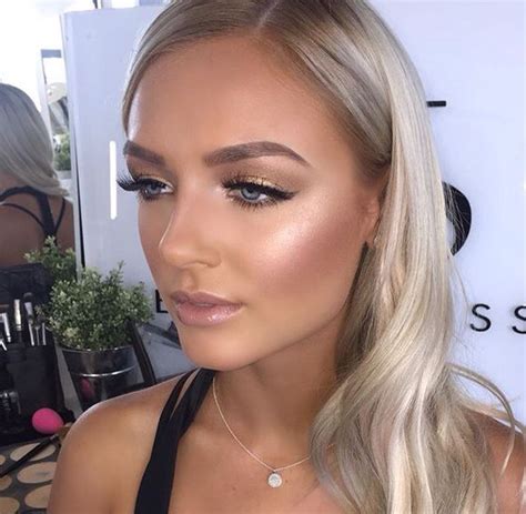 22 Glamorous Golden Bronze Makeup Examples Blonde Hair Makeup