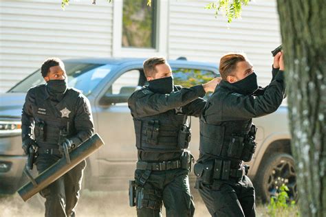 Chicago Pd Season 8 Premiere Synopsis And Promo Fighting Ghosts