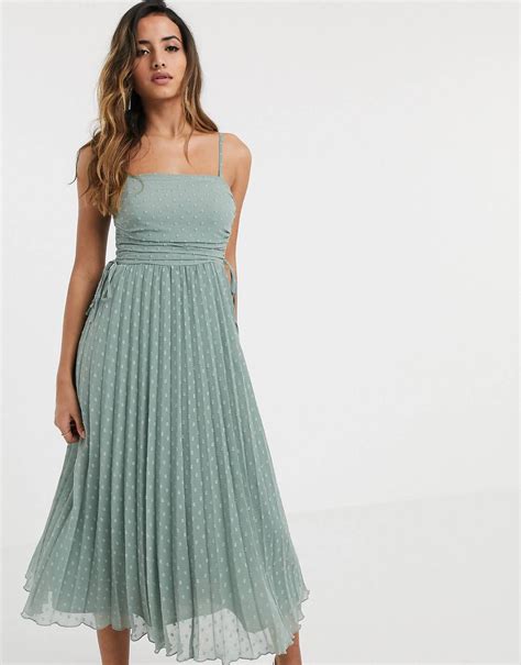 Today, i want to share you one of the trending. Pin by Lisa on Wear it out | Sage green dress, Midi ...