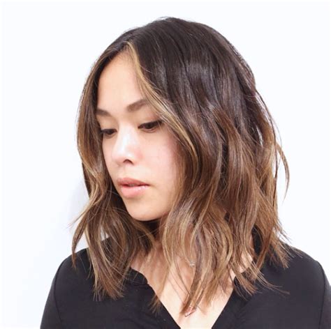 If you're an asian woman who has long beautiful hair, then you should go for hair highlighting as it is one of the most happening things of this year's hair trends. 10 x LOB hair inspiration - Irene van Guin